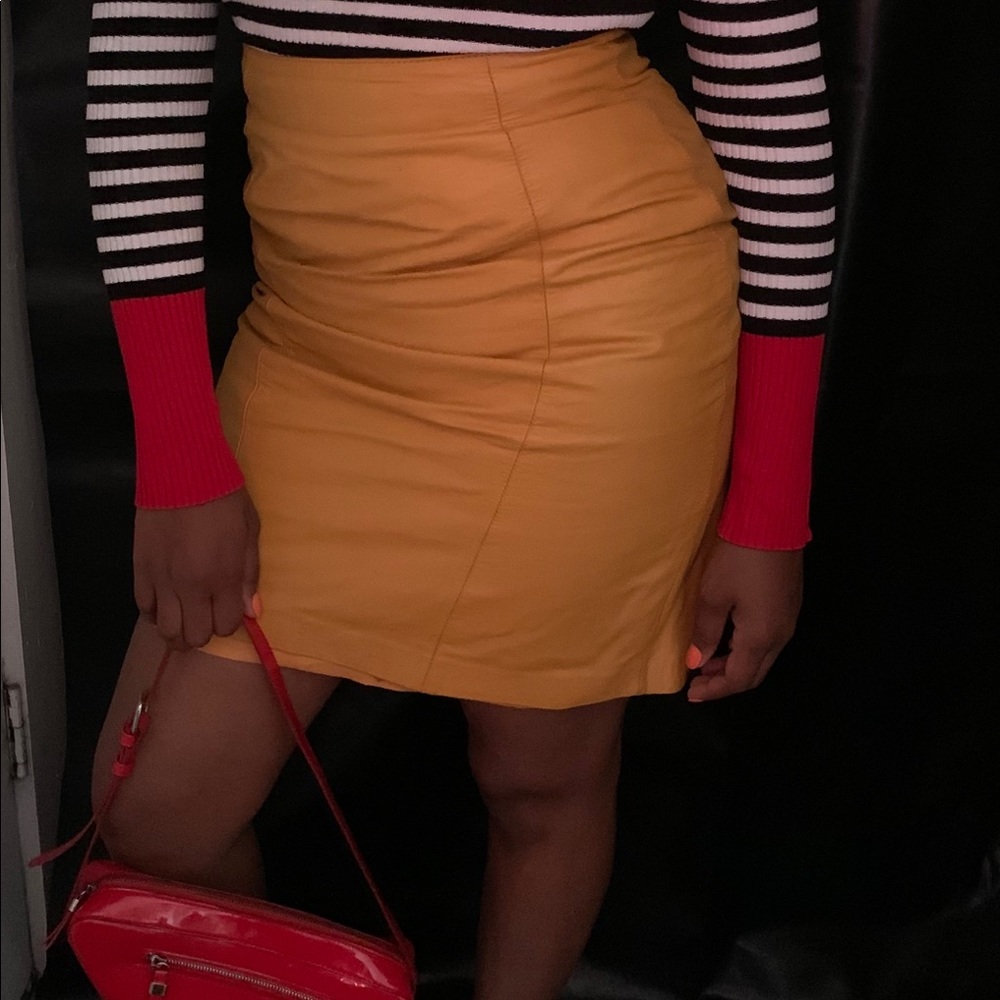 Vintage mustard yellow high waisted skirt